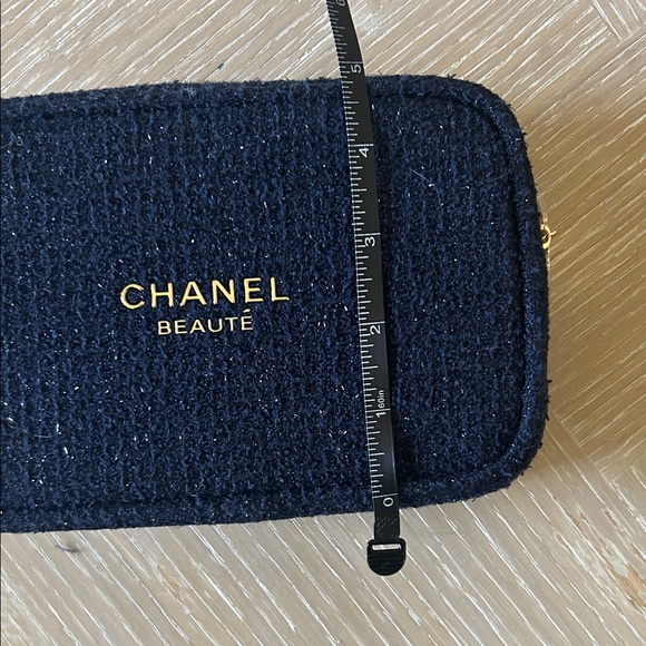 CHANEL Beaute Navy Tweed Travel Cosmetic Pouch with Gold Logo - Picture 8 of 9